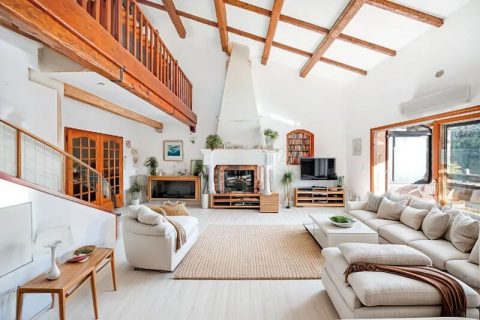 Family villa with generous volumes and swimming pool in Solliès-Pont