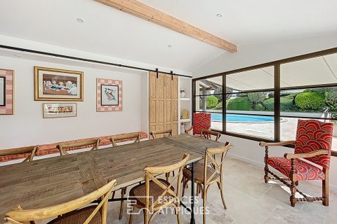Maison de Maître en pierre avec piscine et dépendance