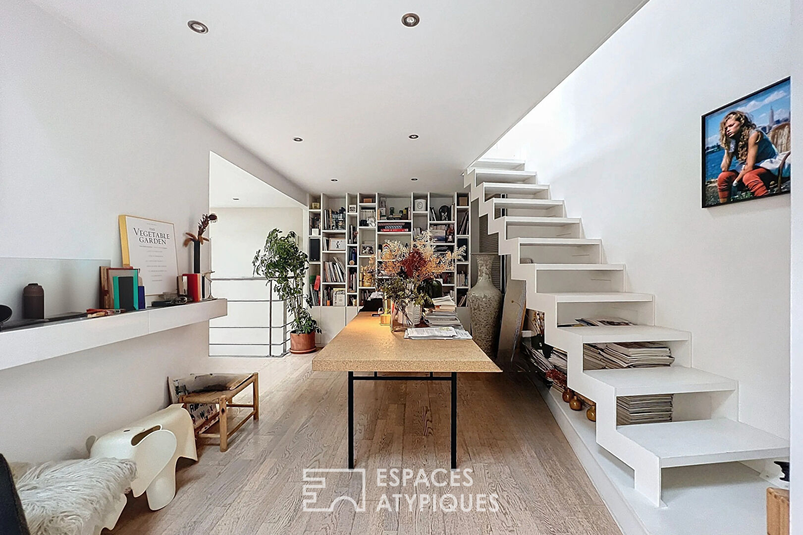 Triplex loft with planted patio, swimming pool and solarium