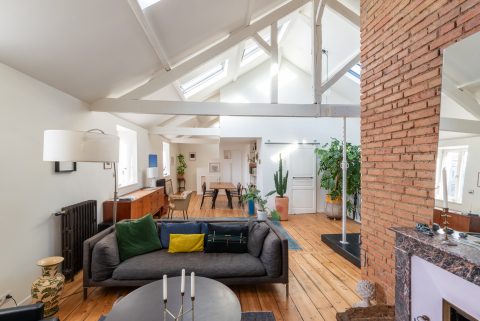 Loft style with 2 bedrooms, train station district – Rennes city center