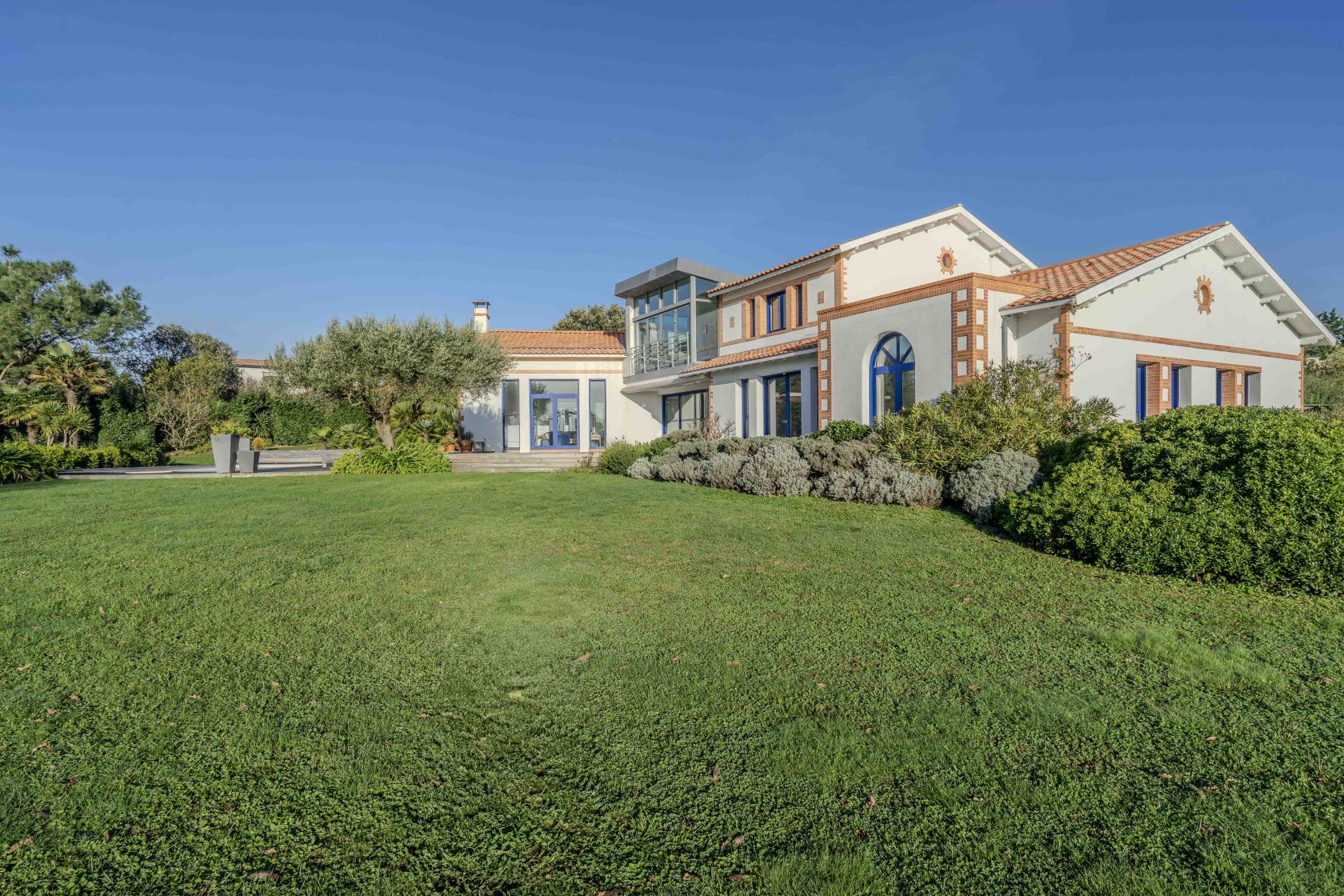 Exceptional villa overlooking the ocean