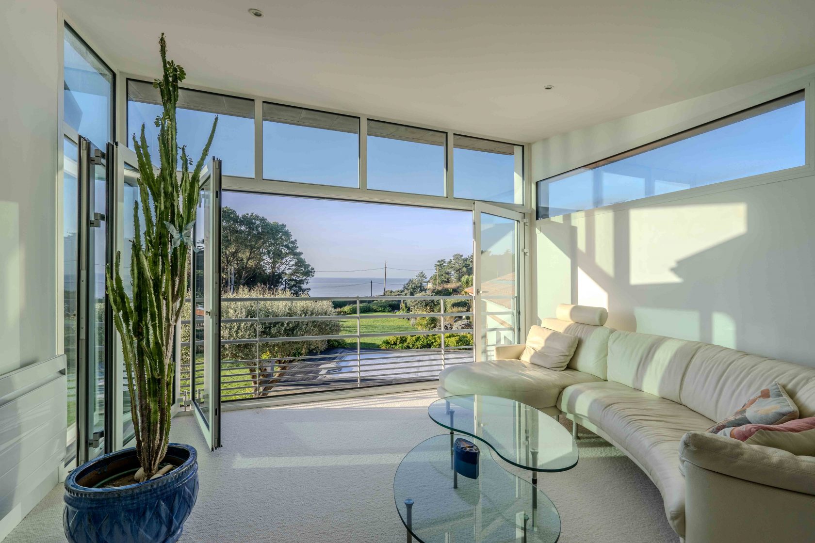 Exceptional villa overlooking the ocean