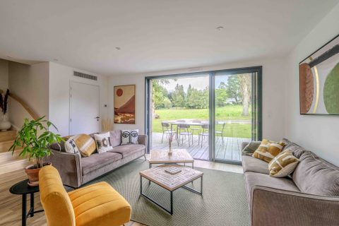 Large family home with wooded grounds in a quiet area