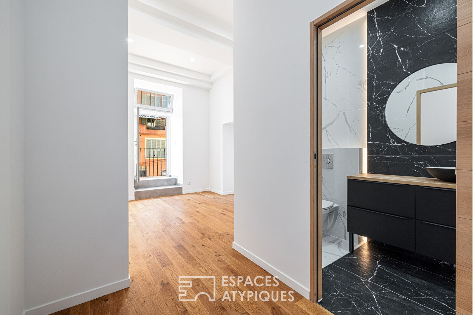 Elegance and light with spacious terrace in the heart of old Nice
