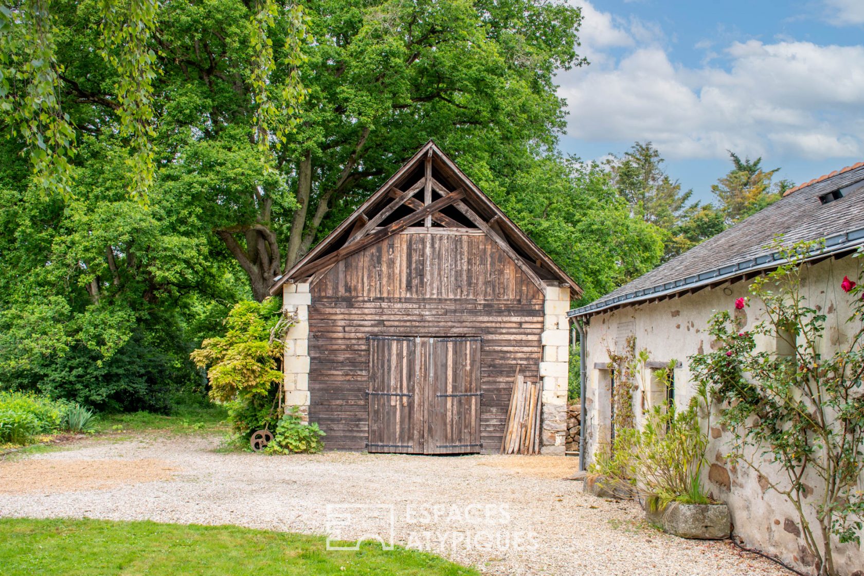 Propriété de charme avec dépendances et piscine sur un hectare