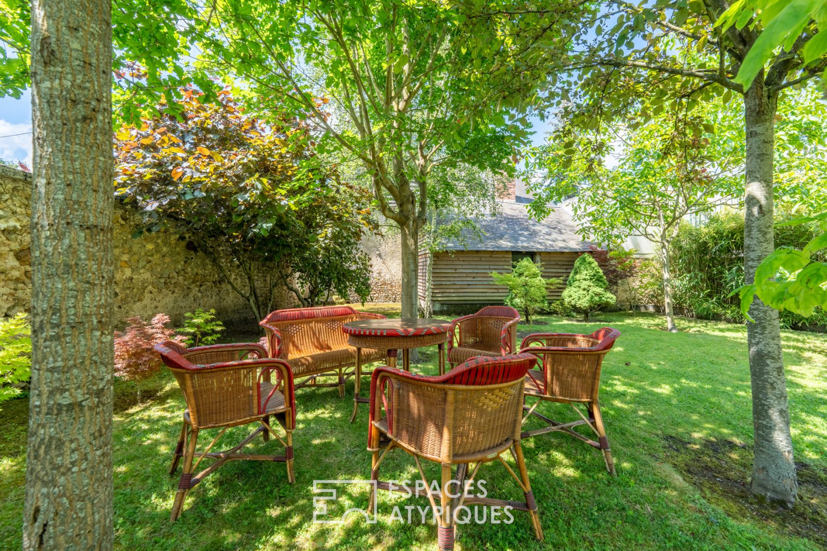 Ancien presbytère rénové en coeur de village