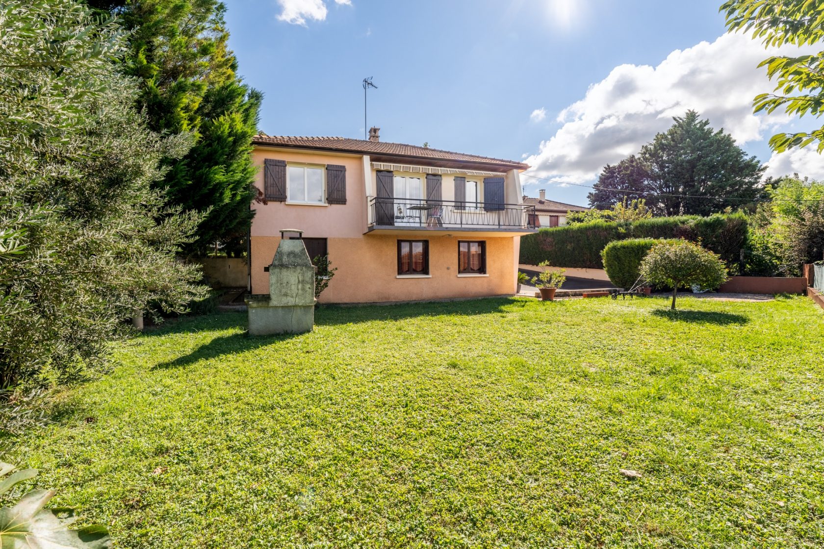 House with view and garden
