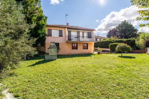 House with view and garden