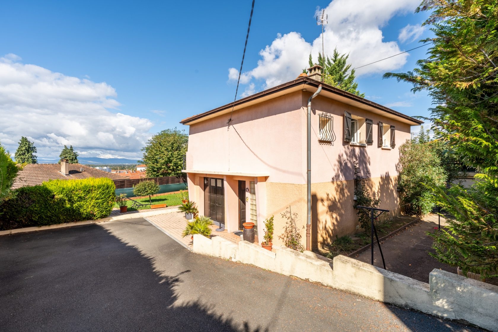 House with view and garden