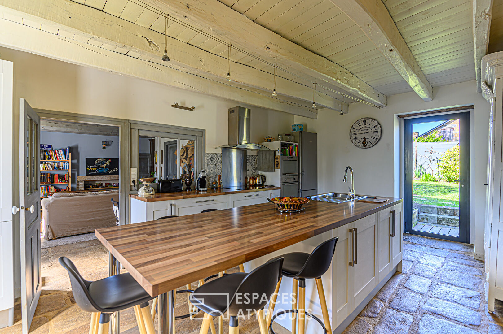 Enchanted farmhouse close to the city center