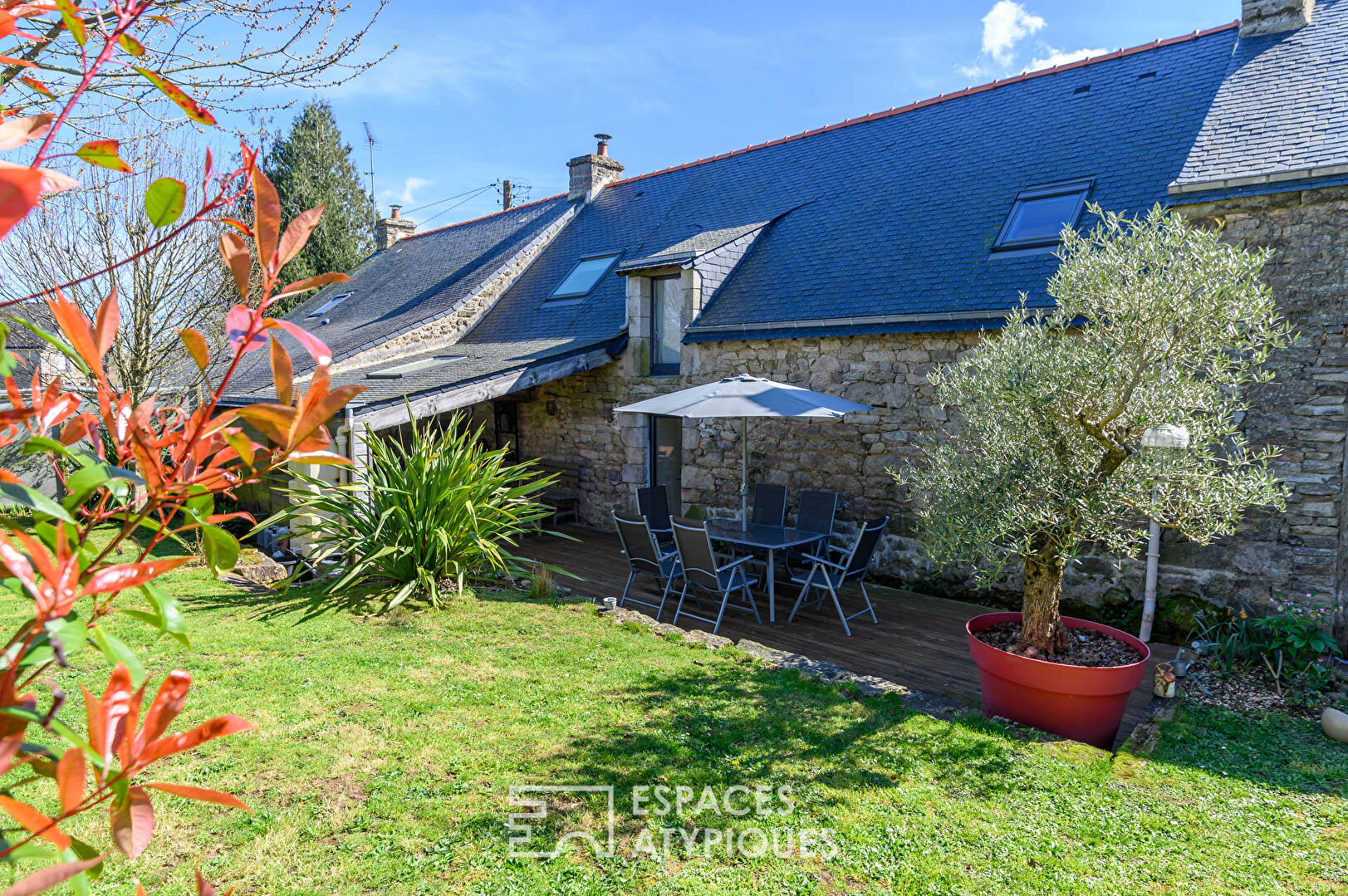 Enchanted farmhouse close to the city center