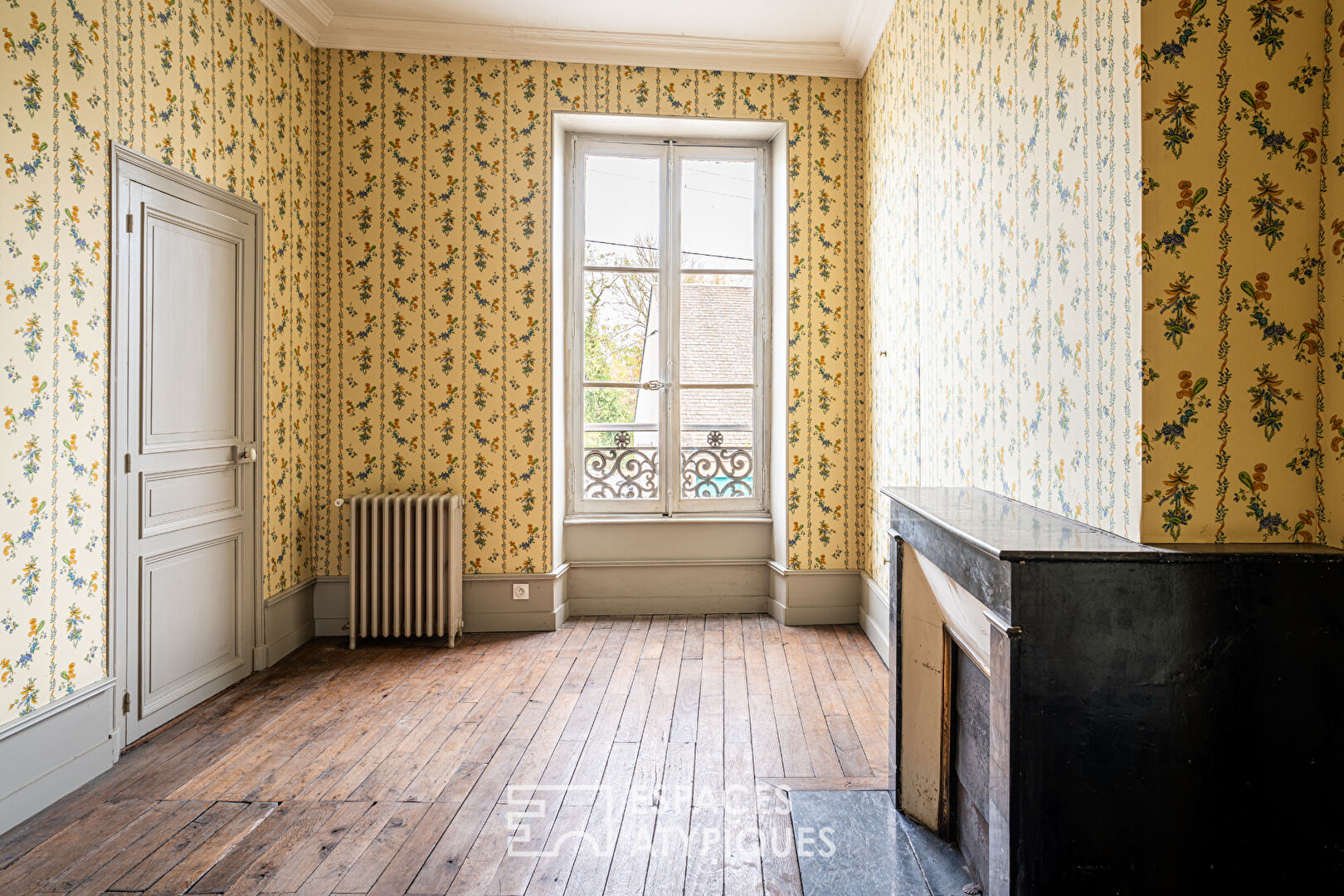Maison bourgeoise à réinventer : élégance au coeur de Meung-sur-Loire