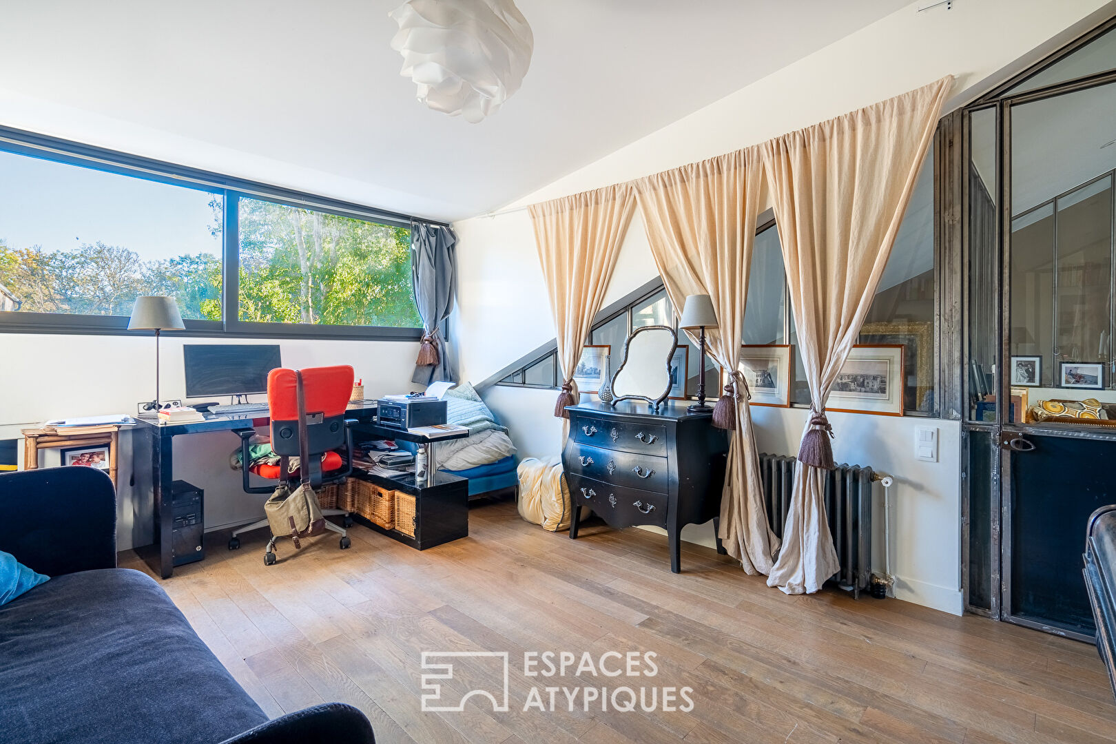 Maison familiale avec jardin en centre-ville de Vaucresson
