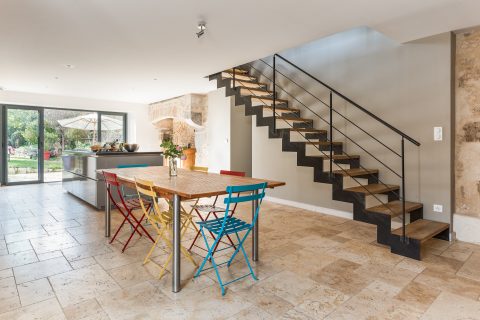 Au cœur du LOT, maison en pierre totalement rénovée avec chambres d’hôtes en activité.