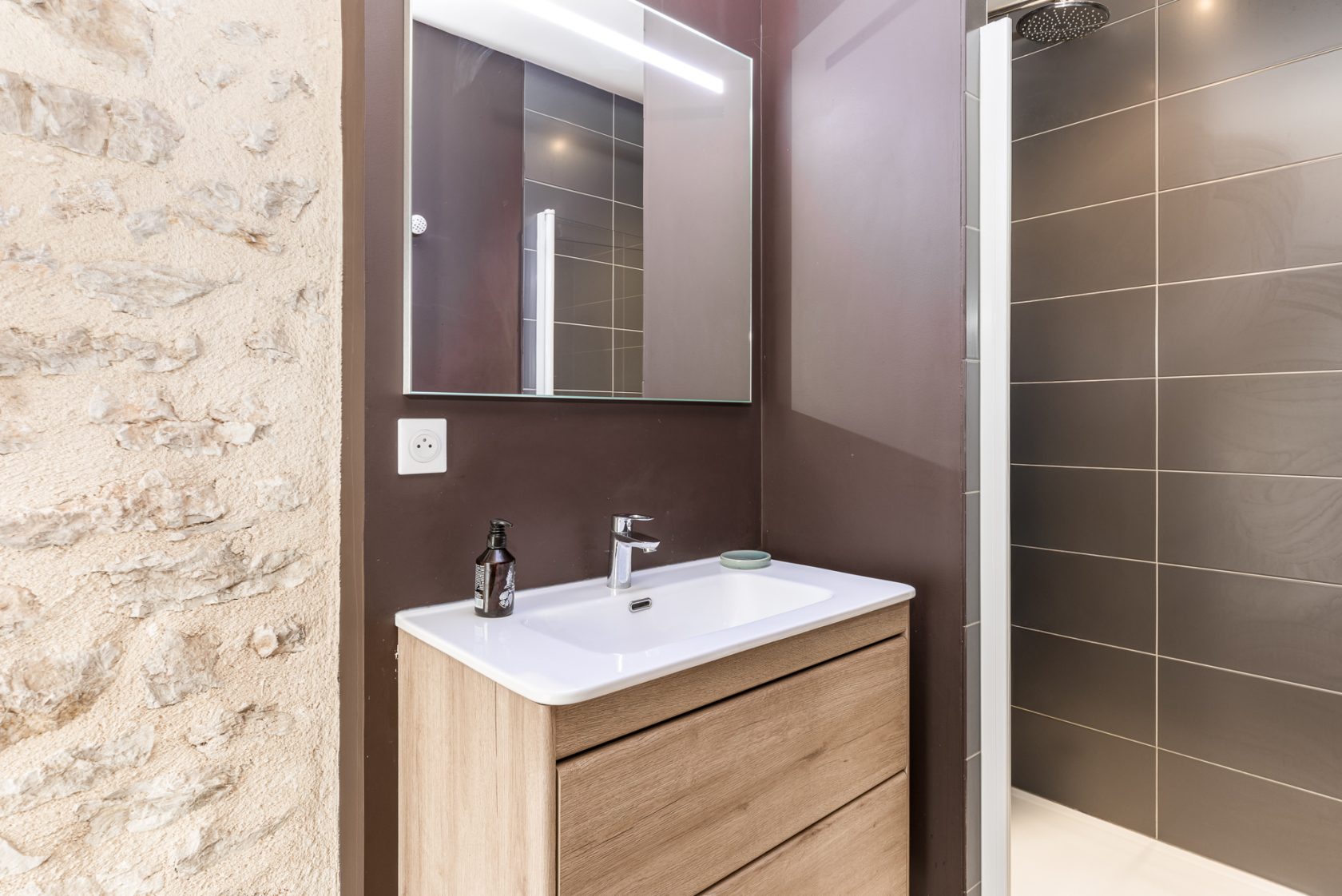 Completely renovated stone house with working guest rooms
