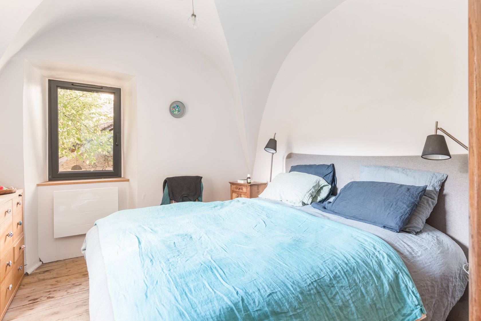 Completely renovated stone house with working guest rooms