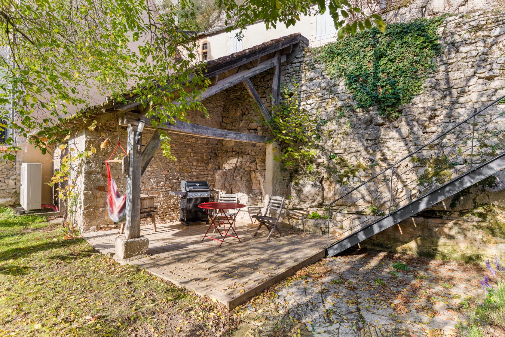 Completely renovated stone house with working guest rooms