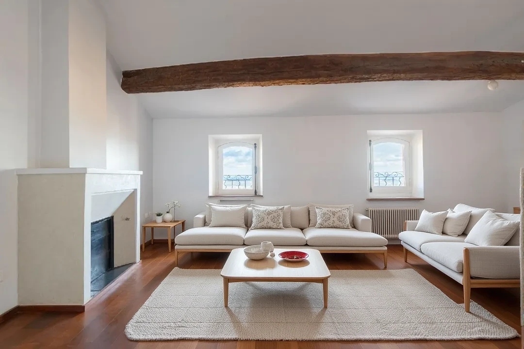Appartement dans le centre historique d’Hyères avec une vue mer lointaine