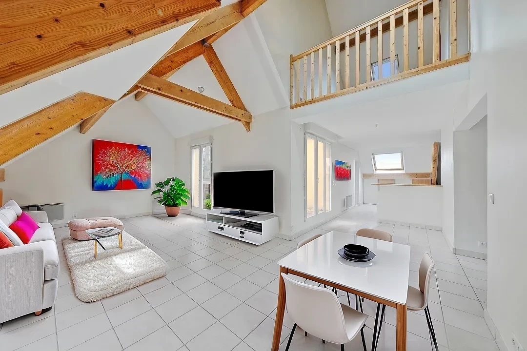 Duplex apartment with terrace and balcony in the city center