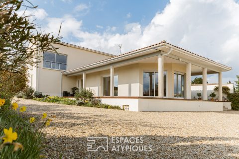 Villa sur les hauteurs du village
