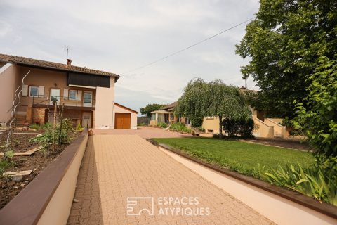 Duo of houses in a village south of Mâcon
