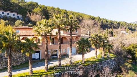 Contemporary house with exceptional volumes, swimming pool and panoramic views