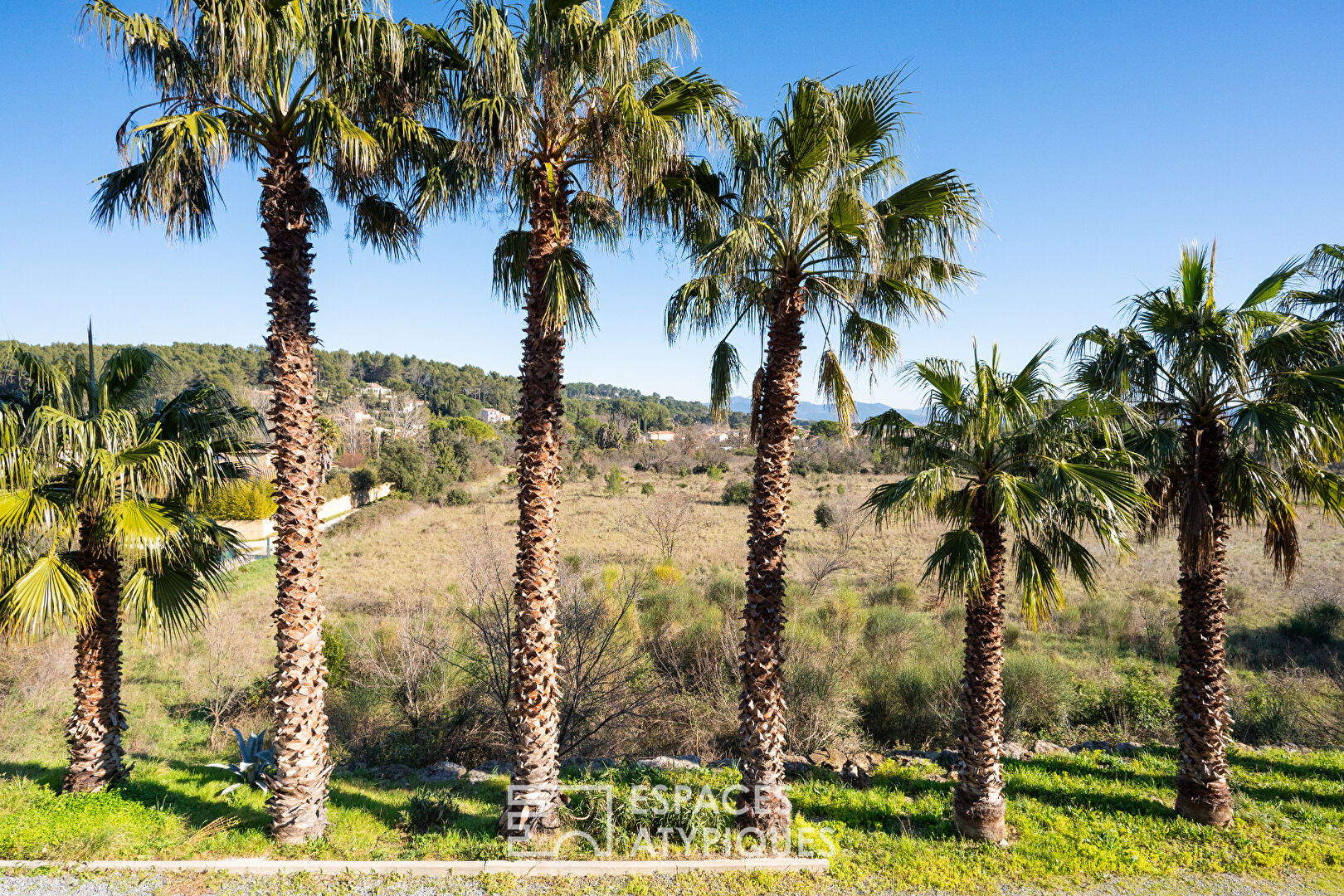 Contemporary house with exceptional volumes, swimming pool and panoramic views