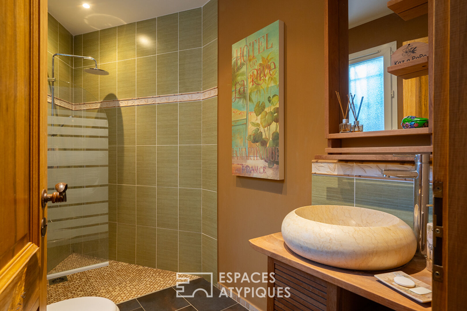Contemporary house with exceptional volumes, swimming pool and panoramic views