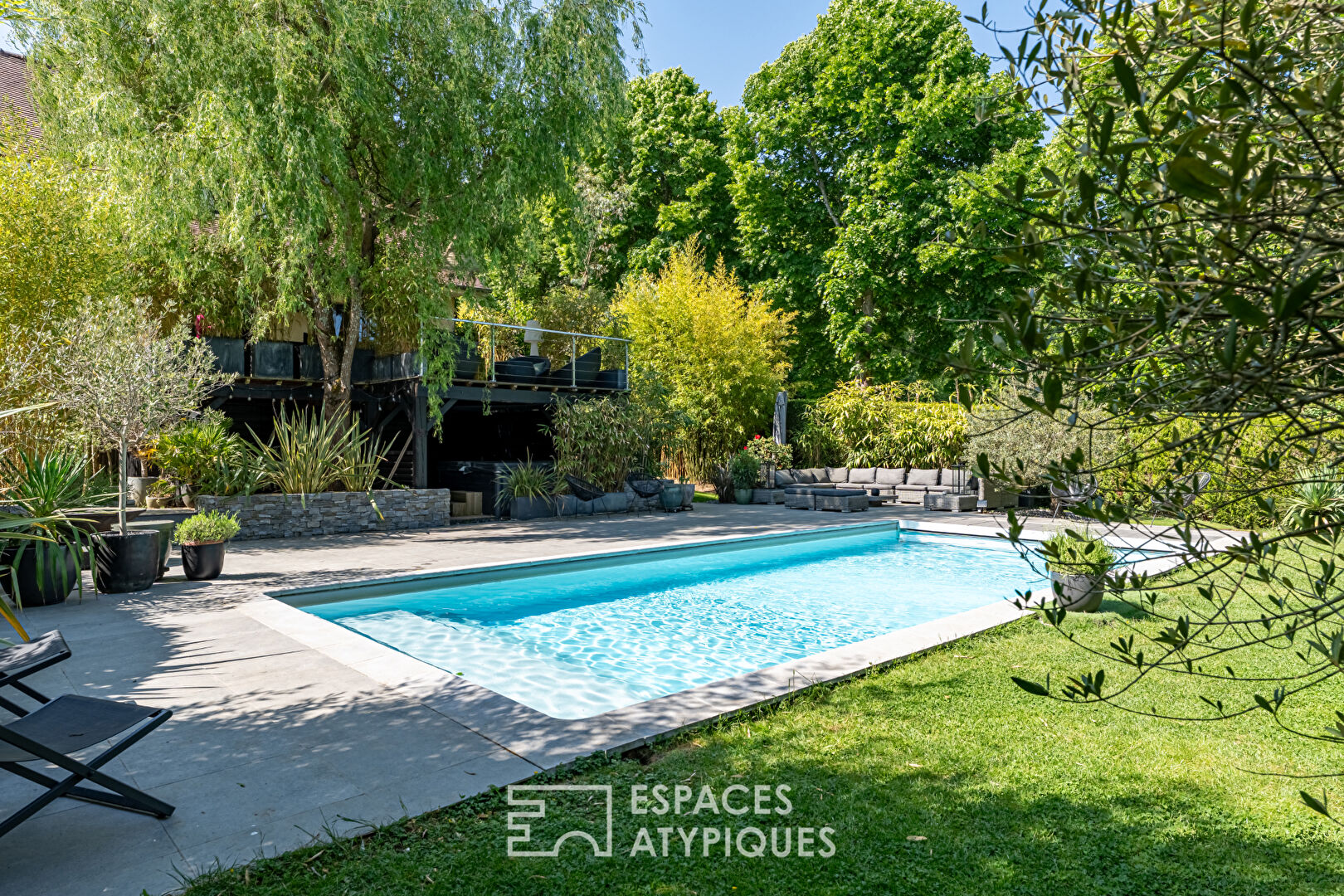 Elegant house with swimming pool and panoramic view in Dampierre-en-Yvelines
