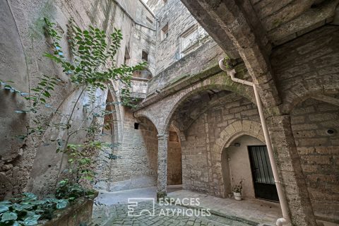 Maison bourgeoise du XVeme siècle répartie en deux appartements