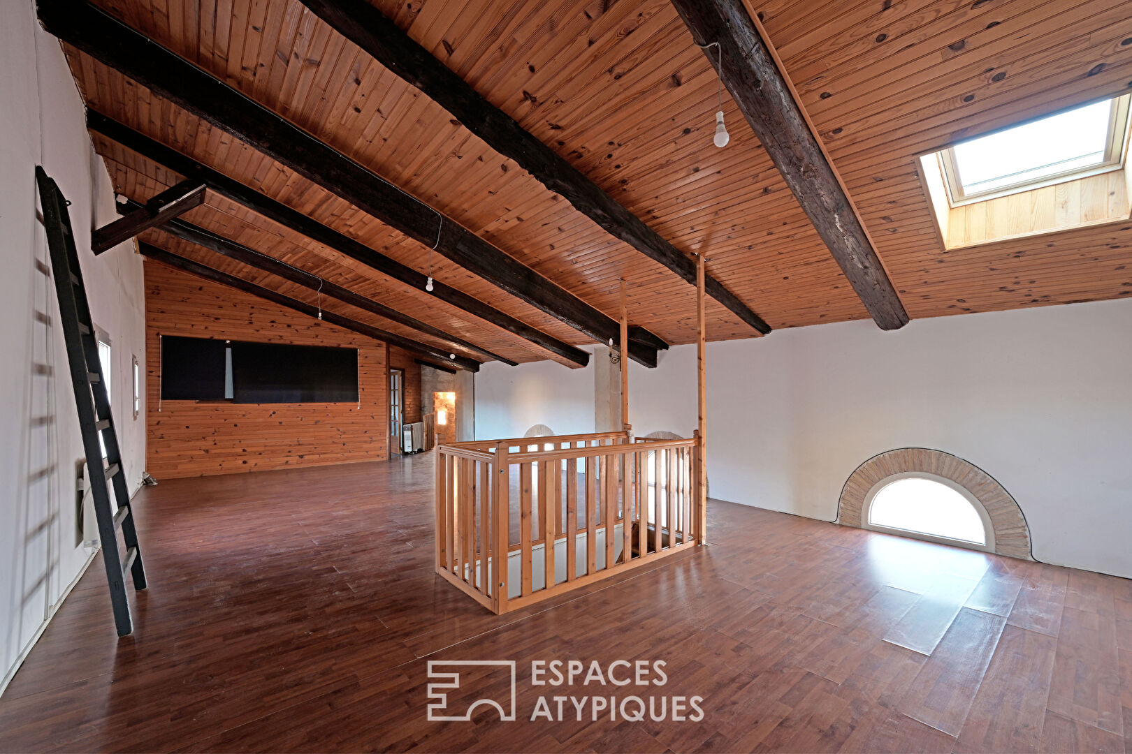 Maison bourgeoise du XVeme siècle répartie en deux appartements