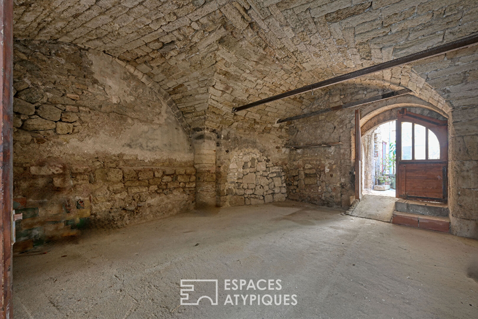Maison bourgeoise du XVeme siècle répartie en deux appartements