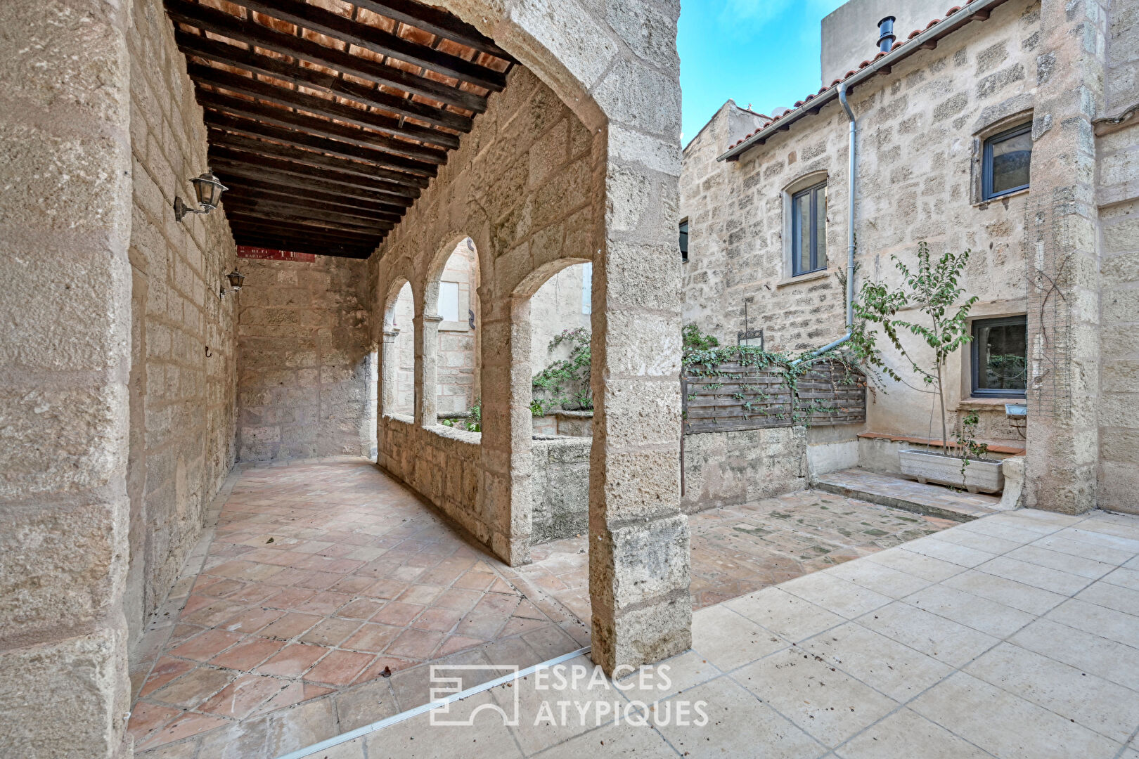 Maison bourgeoise du XVeme siècle répartie en deux appartements