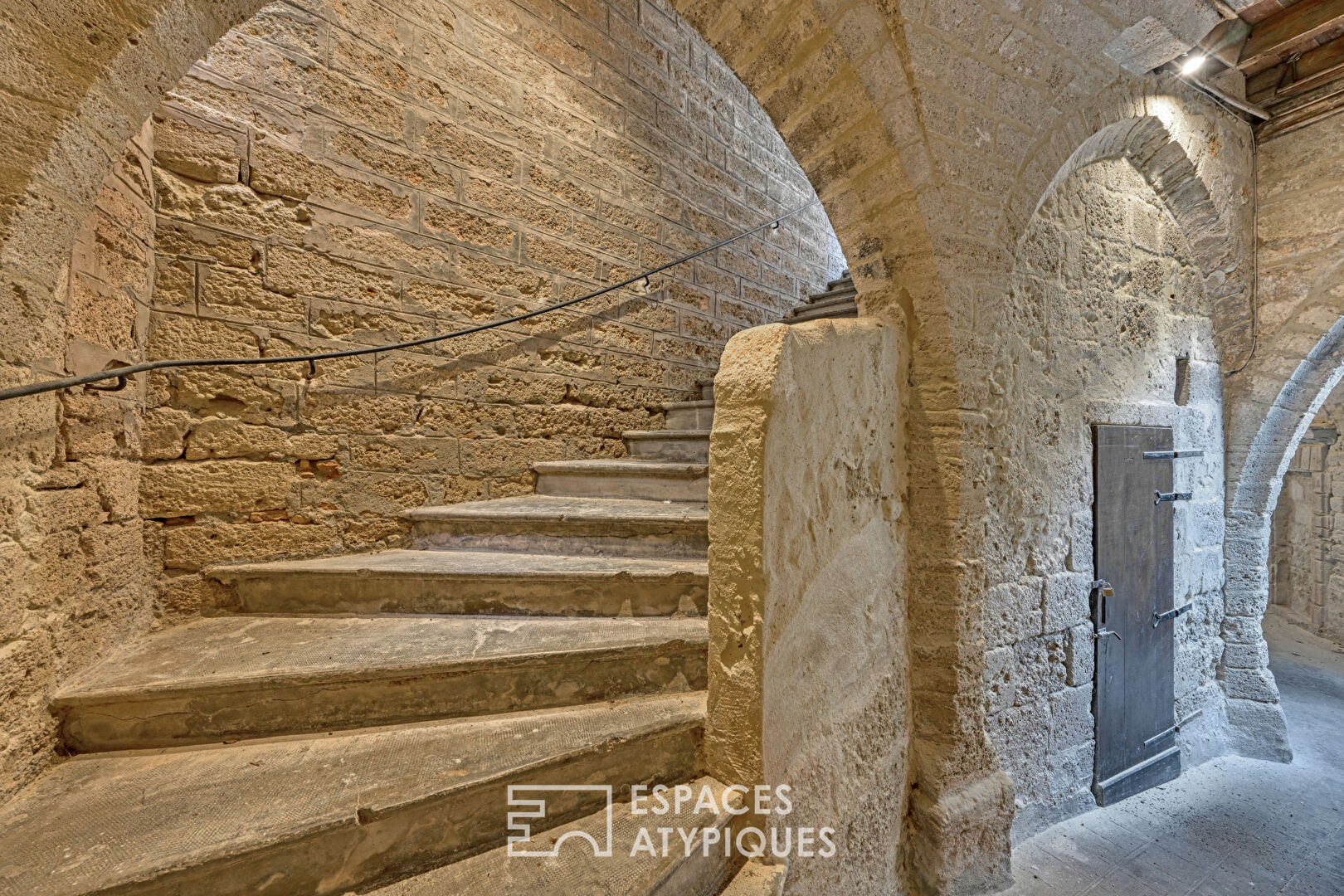 Maison bourgeoise du XVeme siècle répartie en deux appartements
