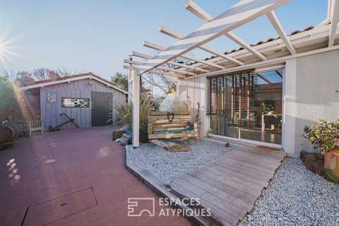 Maison rénovée esprit bassin avec jardin et dépendance au centre-ville