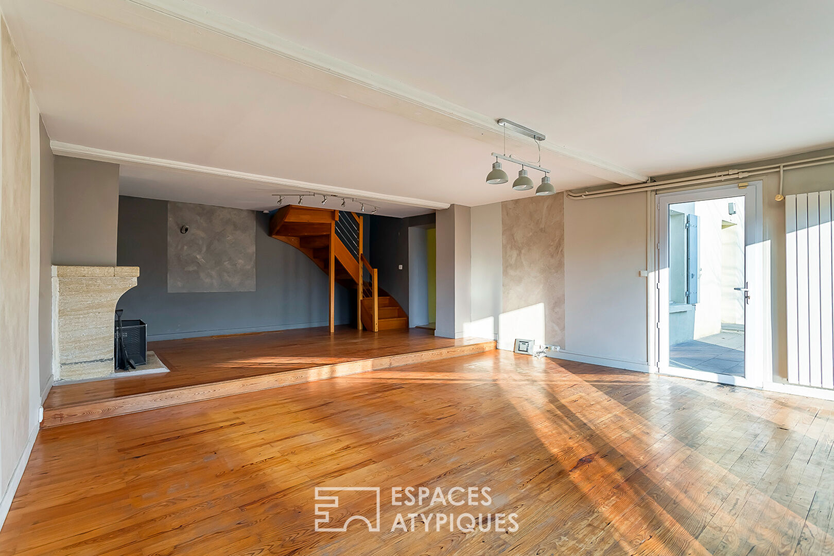 19th century character house with swimming pool on the outskirts of Lyon