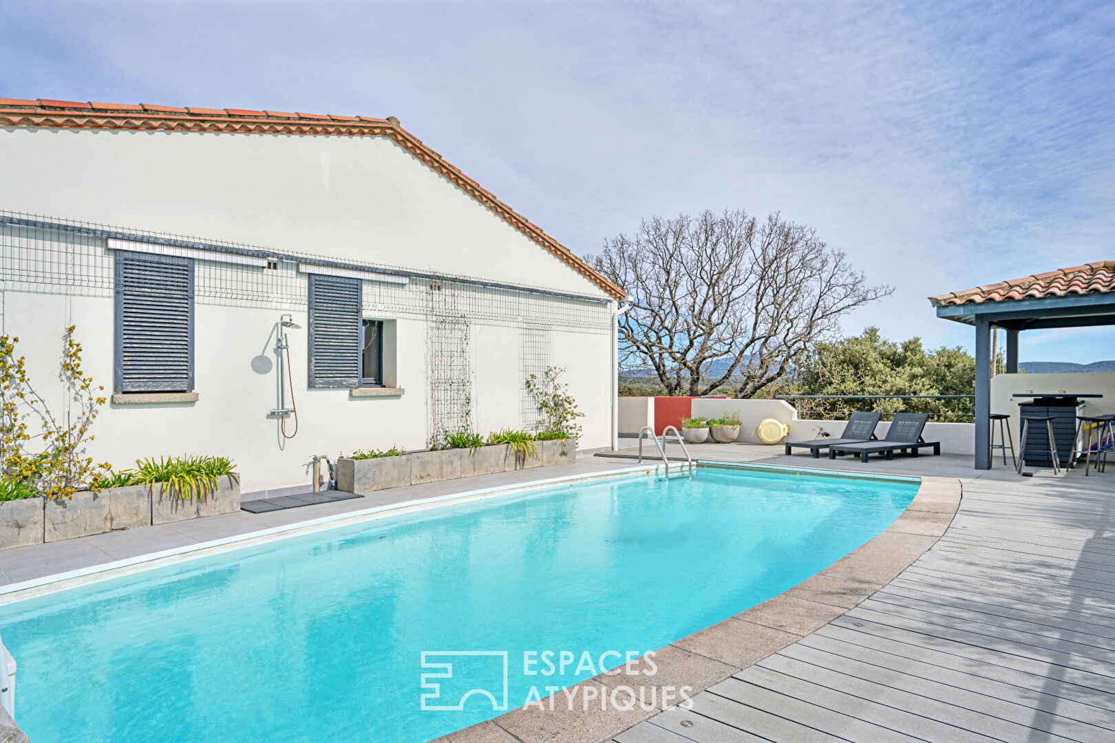 Art de vivre en pleine garrigue : maison avec vues, atelier et piscine