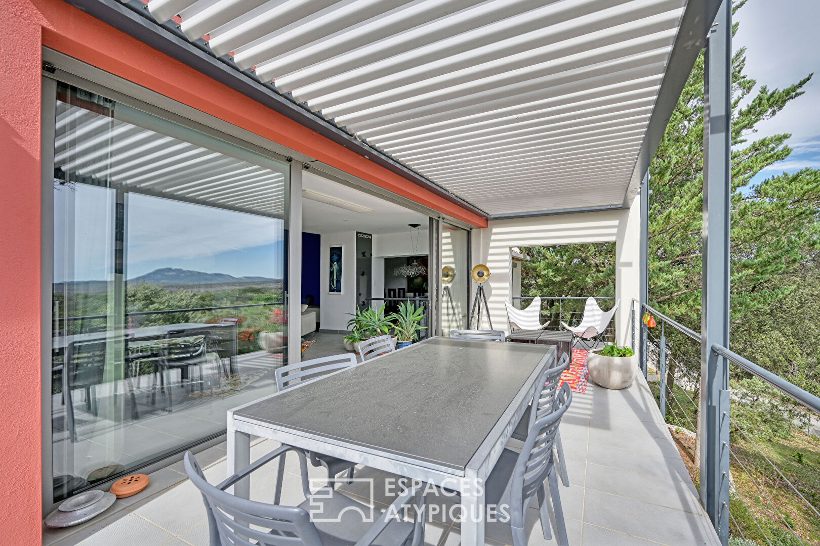 Art de vivre en pleine garrigue : maison avec vues, atelier et piscine