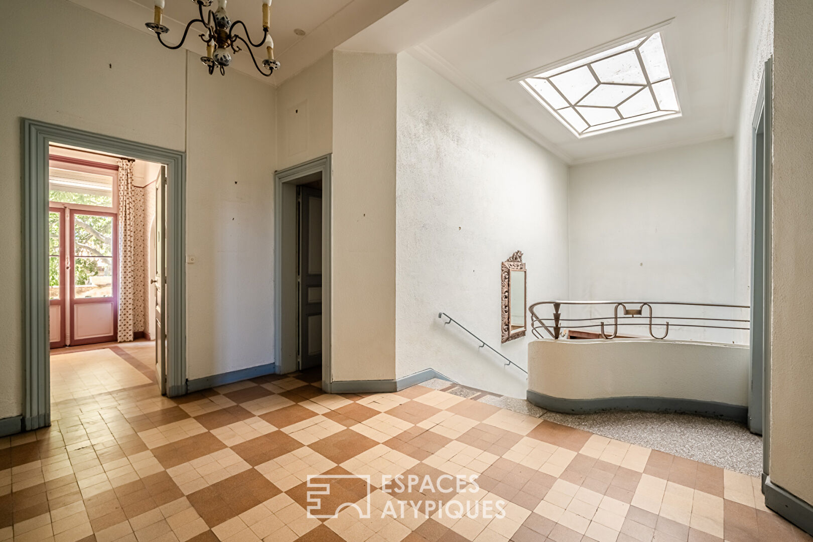 Characterful house with gardens, in the heart of the city