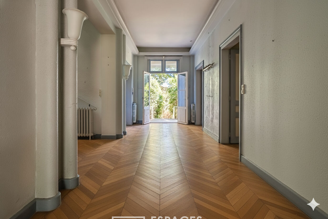 Characterful house with gardens, in the heart of the city