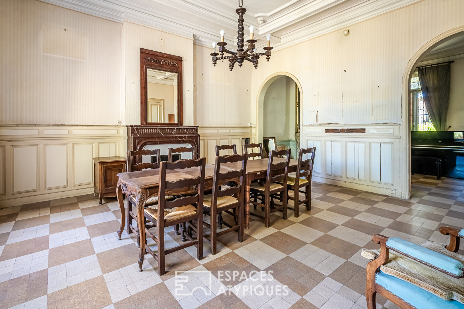 Characterful house with gardens, in the heart of the city