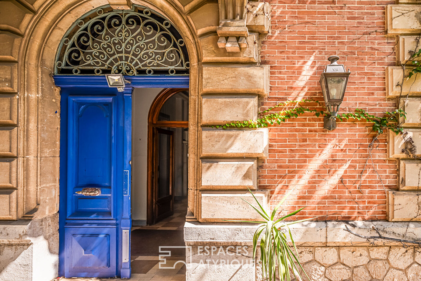 Characterful house with gardens, in the heart of the city