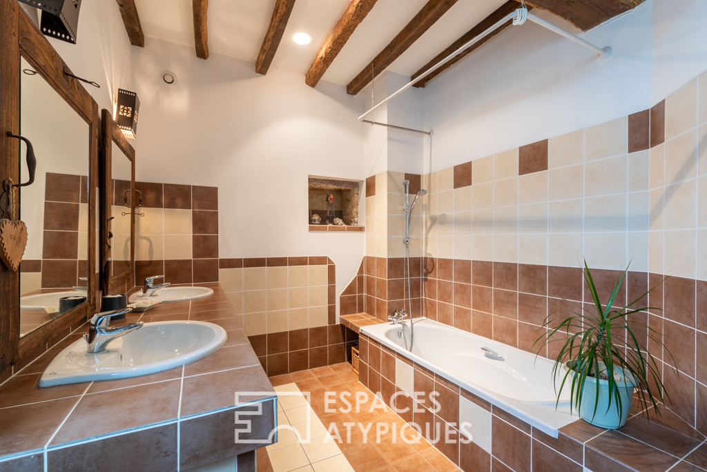 Charming 17th century manor house and its lodgings