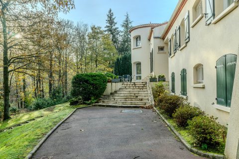 Élégante maison familiale, en parfaite immersion dans la nature