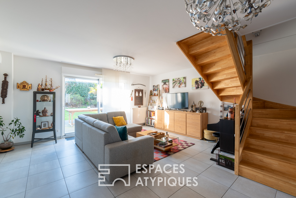 Contemporaine et son jardin  proche Rothéneuf