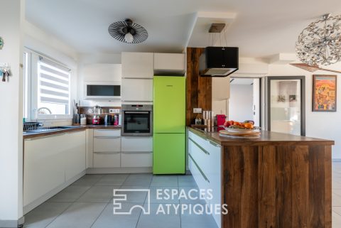 Contemporaine et son jardin  proche Rothéneuf