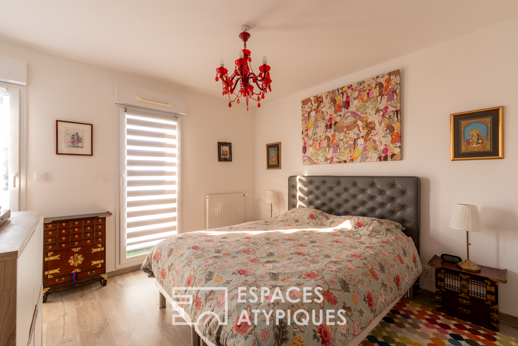 Contemporaine et son jardin  proche Rothéneuf