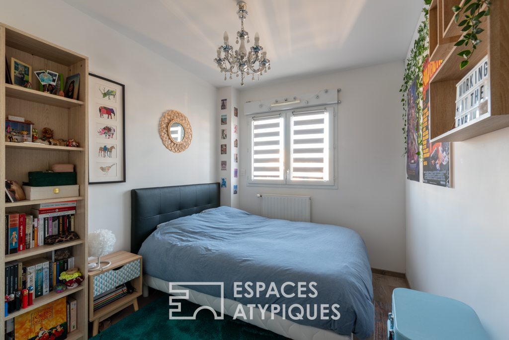 Contemporaine et son jardin  proche Rothéneuf