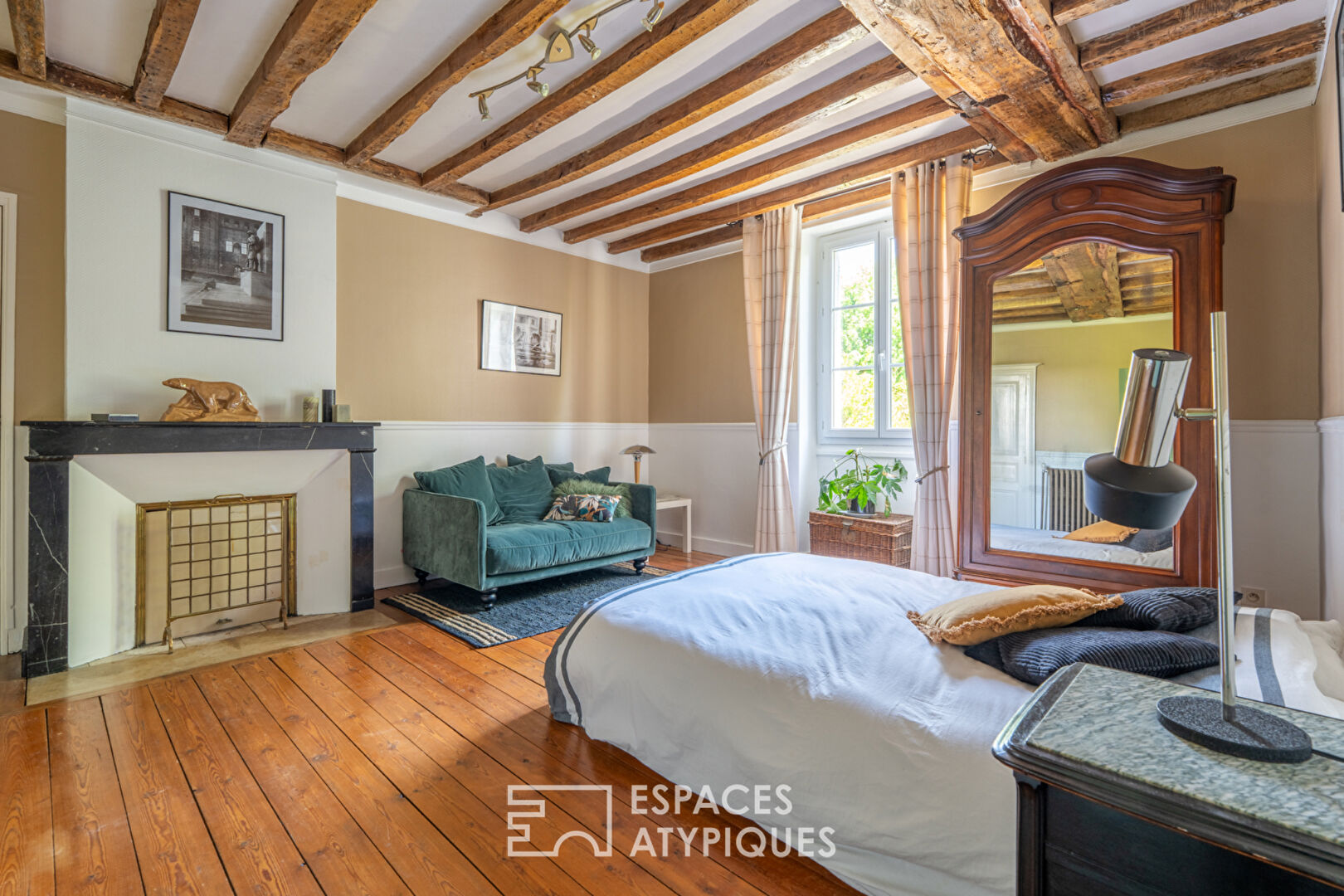 L’élégante maison de maître et son jardin arboré
