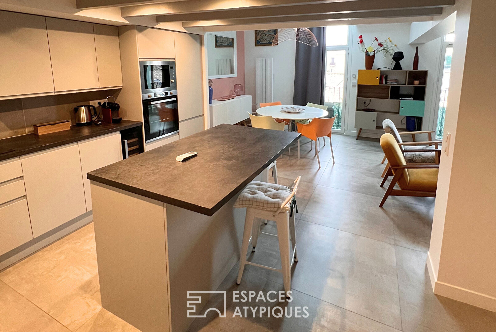 Two connecting apartments, top floor, Sète